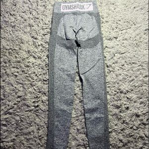 Gym shark leggings